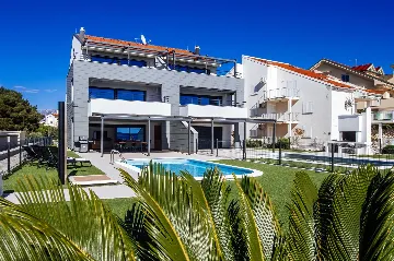 Apartment in Povljana for 6 with Private Pool