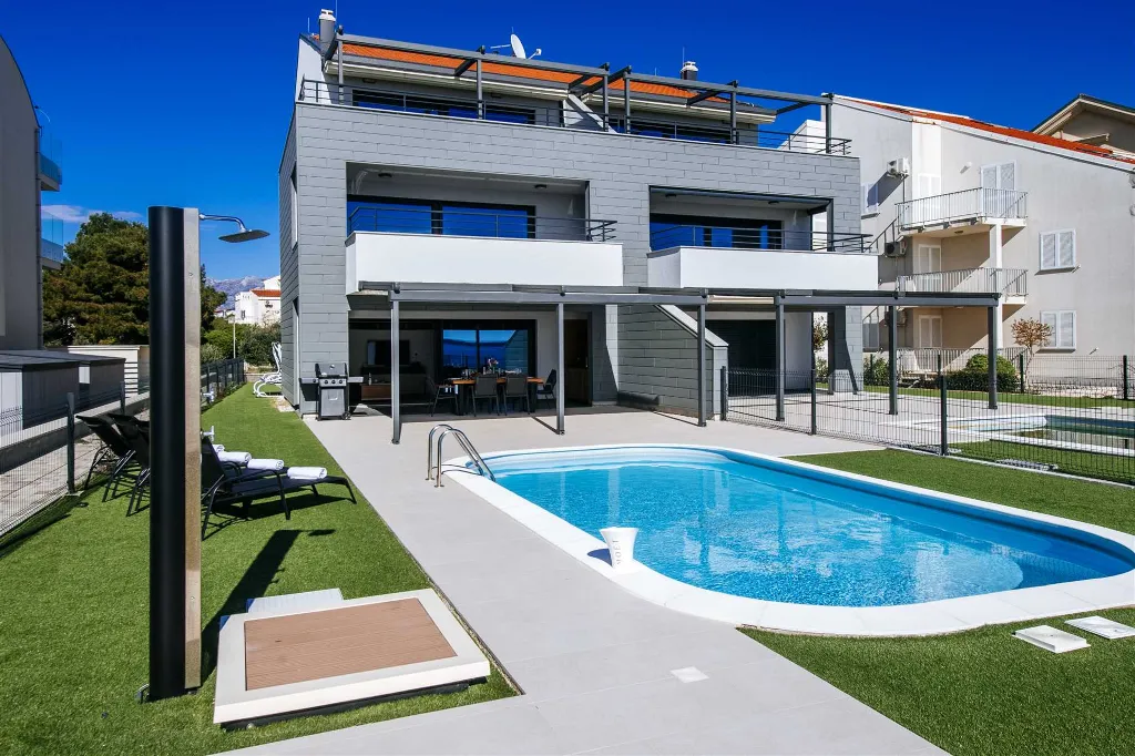 Apartment in Povljana for 6 with Private Pool