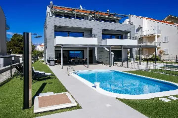 Apartment in Povljana for 6 with Private Pool