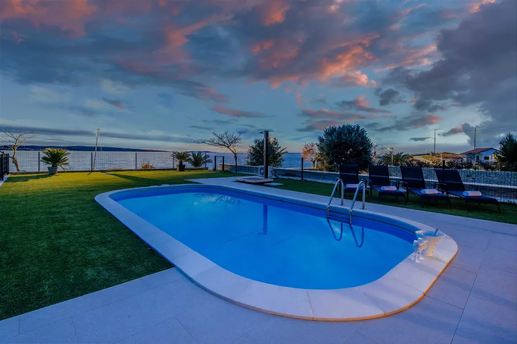 Apartment in Povljana for 6 with Private Pool