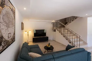 Holiday house with heated pool in Goveđari