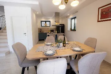 Holiday house with heated pool in Goveđari