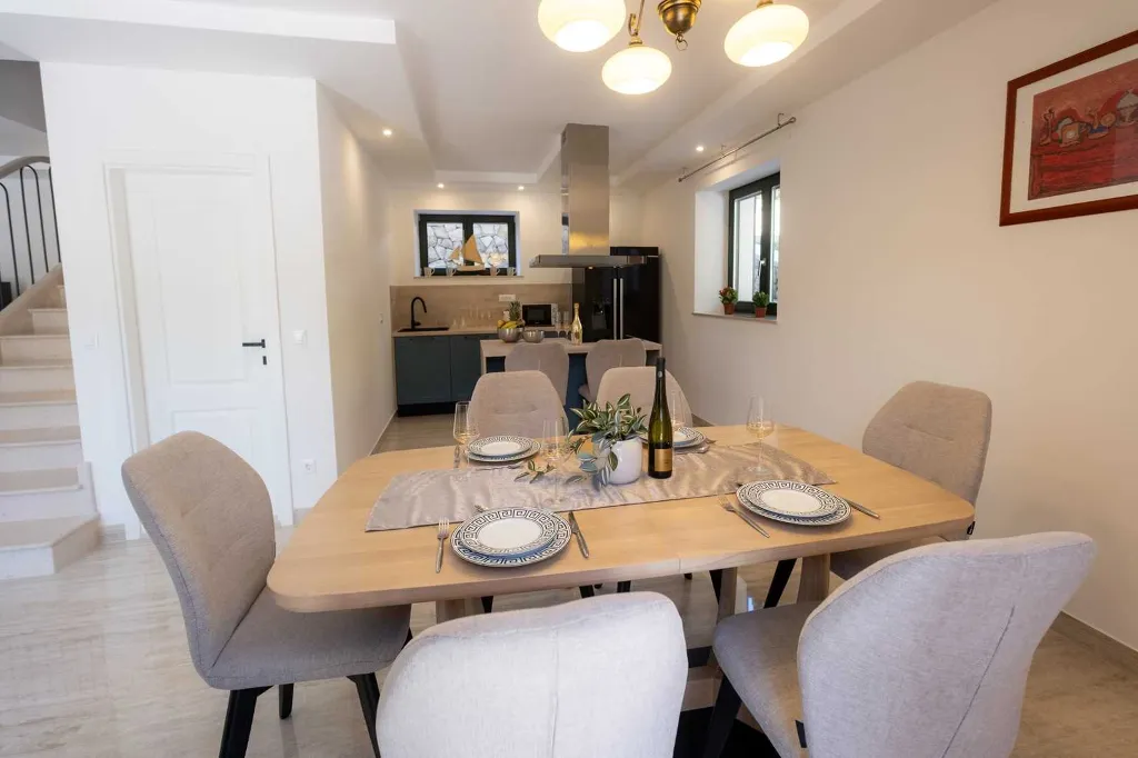 Holiday house with heated pool in Goveđari