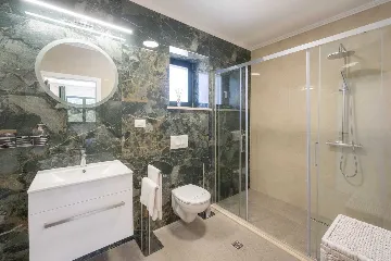 Holiday house with heated pool in Goveđari