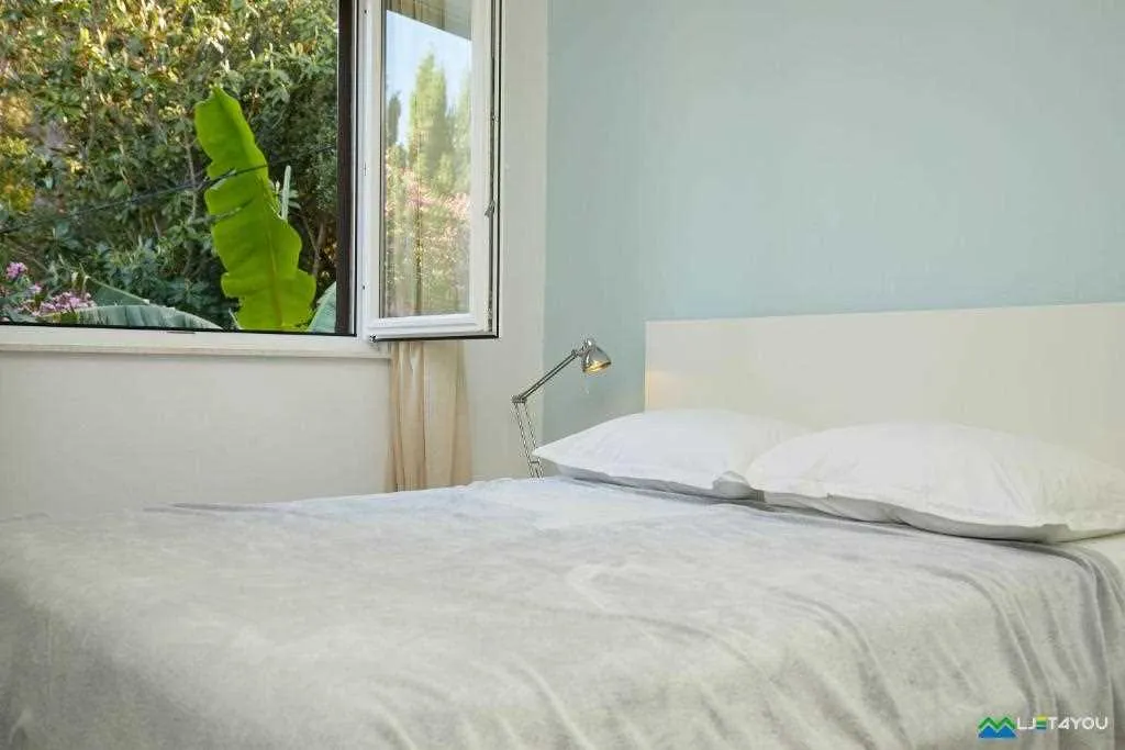 2-Bedroom Seafront Apartment in Babino Polje