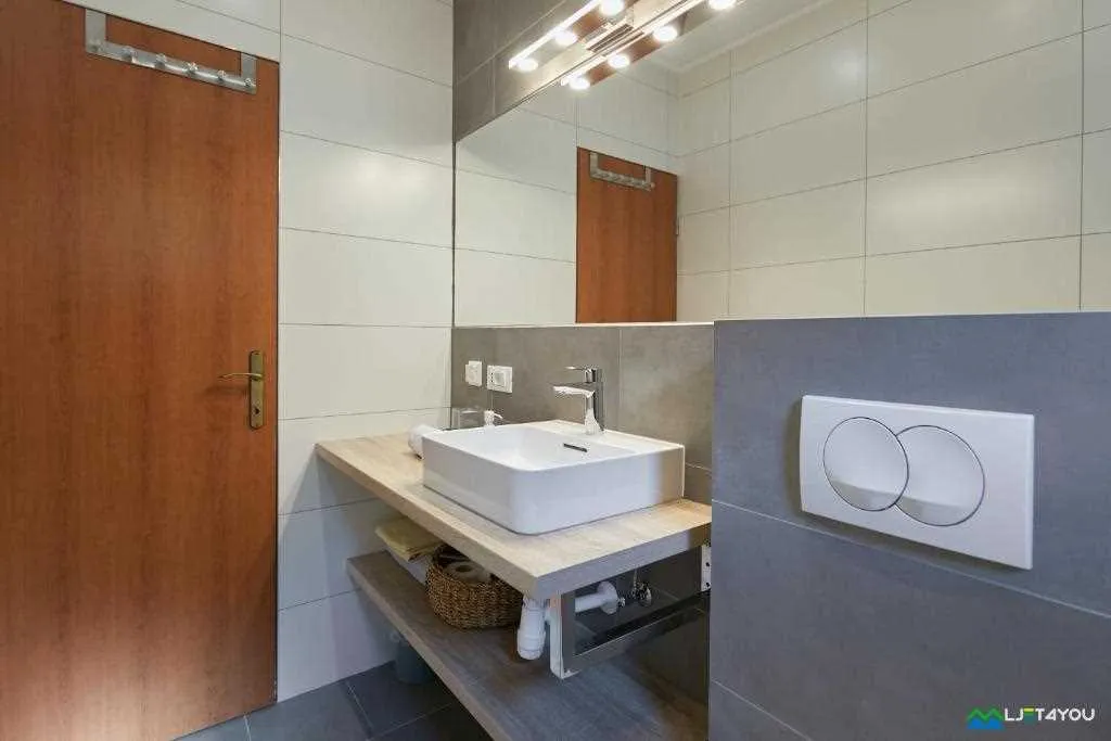 2-Bedroom Seafront Apartment in Babino Polje