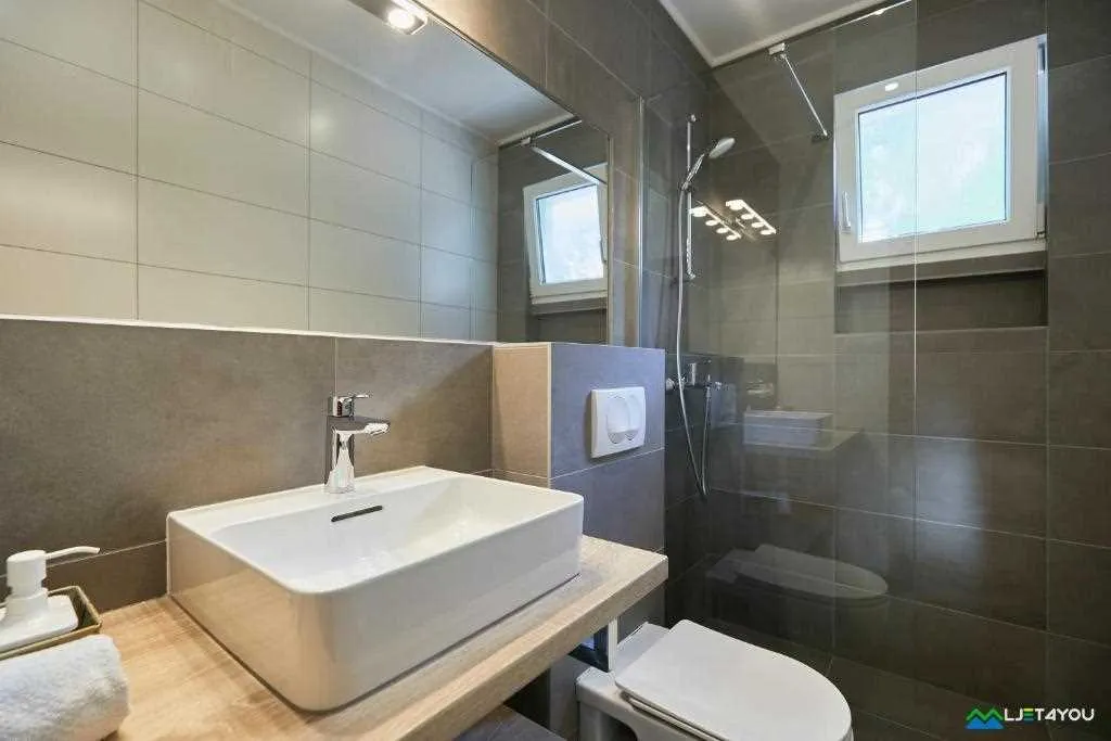 2-Bedroom Seafront Apartment in Babino Polje