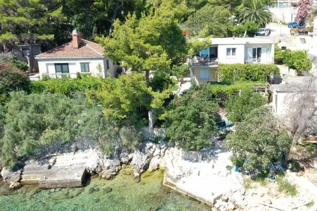 Seafront apartment for 2 in Babino Polje