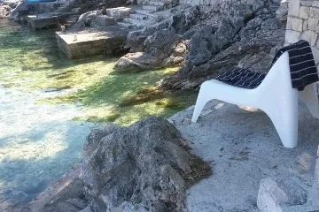 Seafront apartment for 2 in Babino Polje