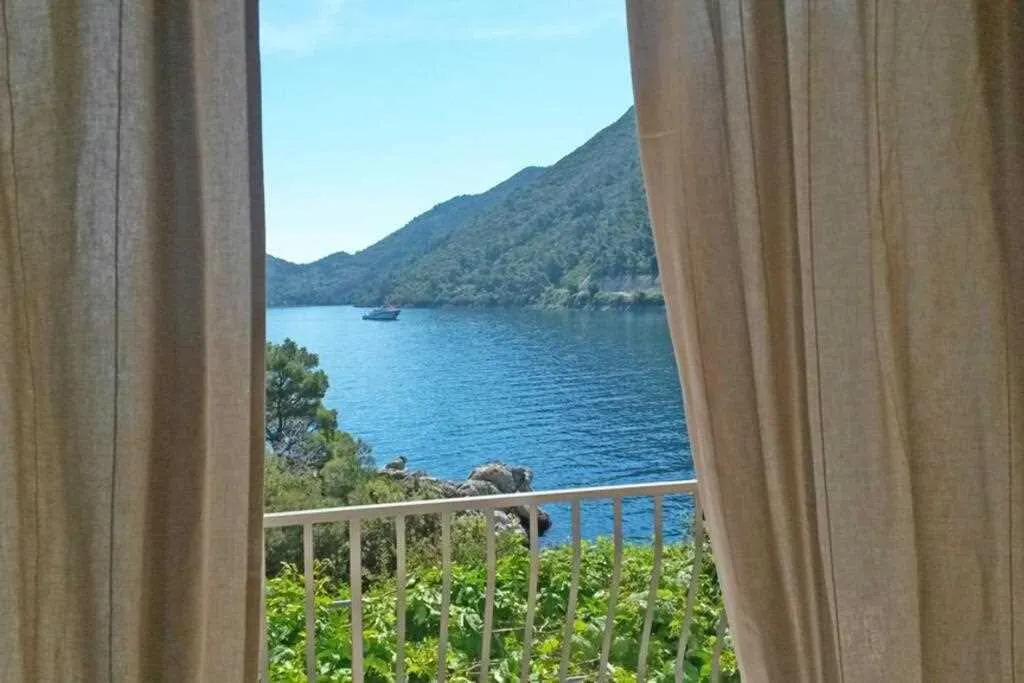 Seafront apartment for 2 in Babino Polje