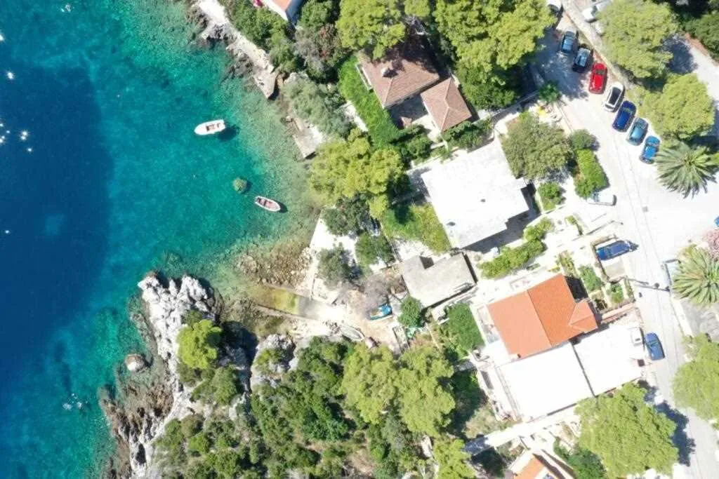 Seafront apartment for 2 in Babino Polje