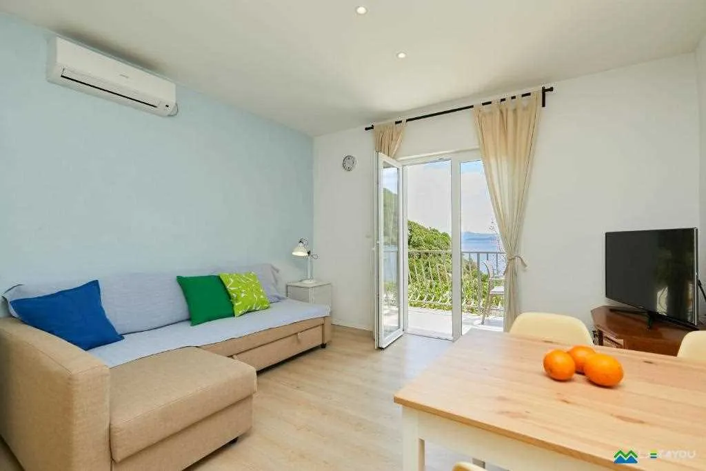 Seafront apartment for 2 in Babino Polje