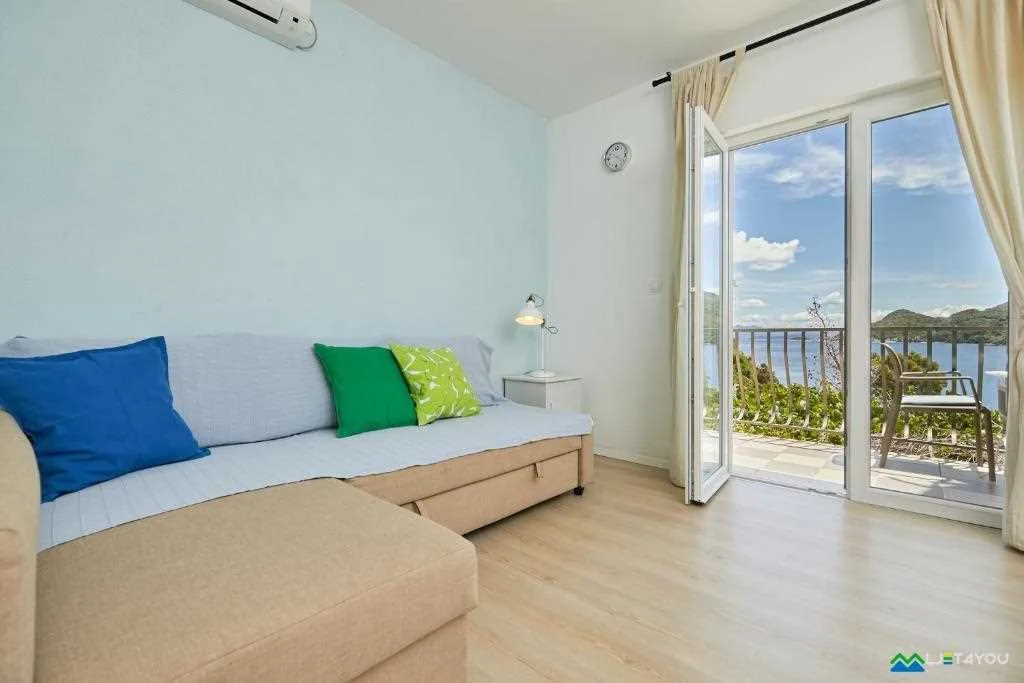 Seafront apartment for 2 in Babino Polje