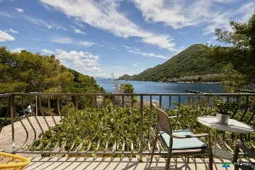 Seafront apartment for 2 in Babino Polje