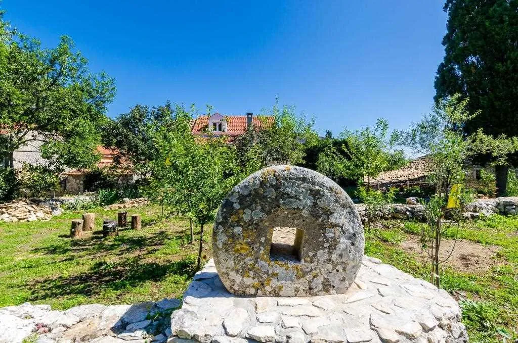 Apartment for 4 Guests in Maranovići, Croatia