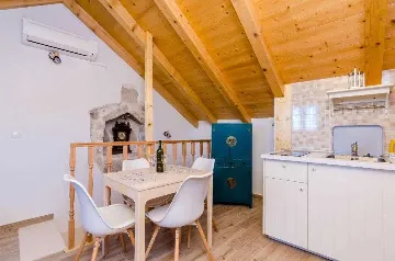 Apartment for 4 Guests in Maranovići, Croatia