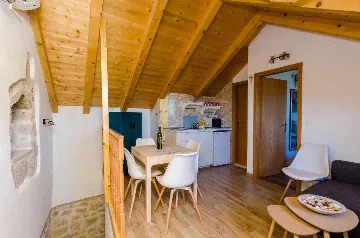 Apartment for 4 Guests in Maranovići, Croatia