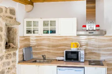 Apartment in Maranovići for Up to 4 Guests