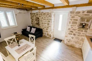 Apartment in Maranovići for Up to 4 Guests