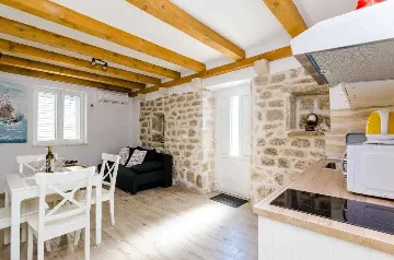 Apartment in Maranovići for Up to 4 Guests