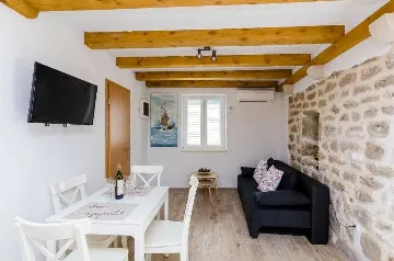 Apartment in Maranovići for Up to 4 Guests