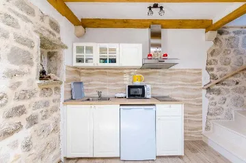 Apartment in Maranovići for Up to 4 Guests