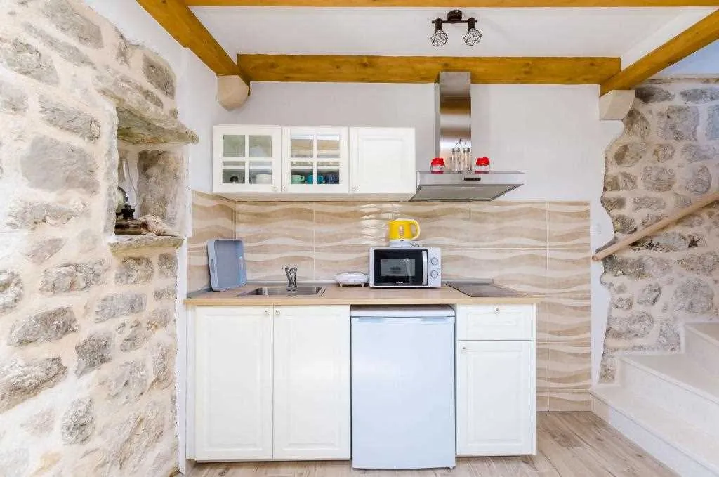 Apartment in Maranovići for Up to 4 Guests