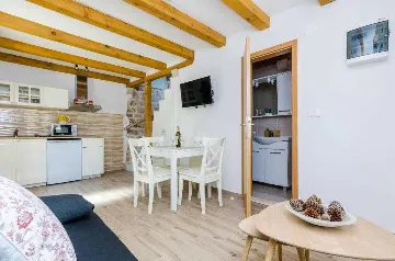 Apartment in Maranovići for Up to 4 Guests