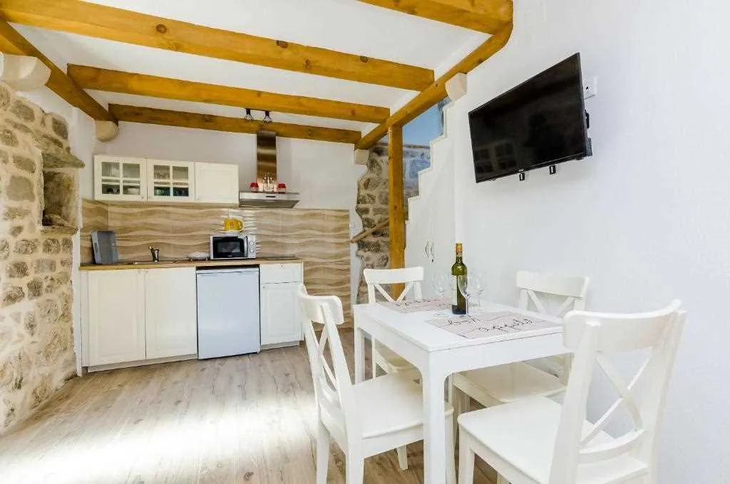 Apartment in Maranovići for Up to 4 Guests