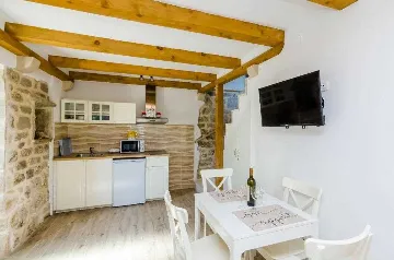 Apartment in Maranovići for Up to 4 Guests