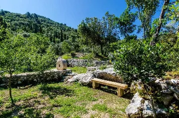 Apartment in Maranovići for Up to 4 Guests