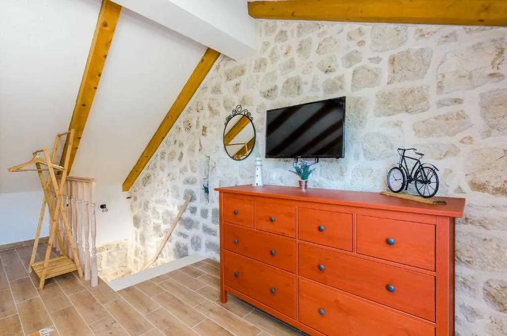 Apartment in Maranovići for Up to 4 Guests
