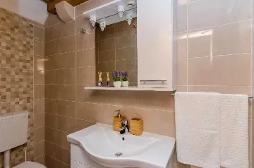 Apartment in Maranovići for Up to 4 Guests