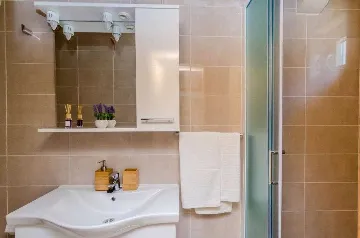 Apartment in Maranovići for Up to 4 Guests