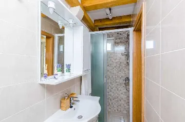 Apartment in Maranovići for Up to 4 Guests