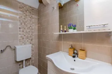 Apartment in Maranovići for Up to 4 Guests