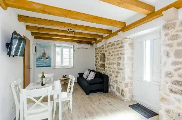 Apartment in Maranovići for Up to 4 Guests