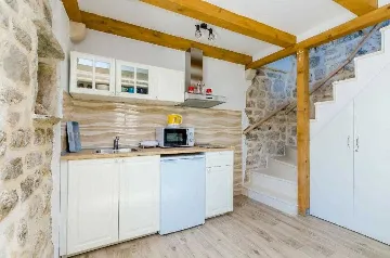 Apartment in Maranovići for Up to 4 Guests