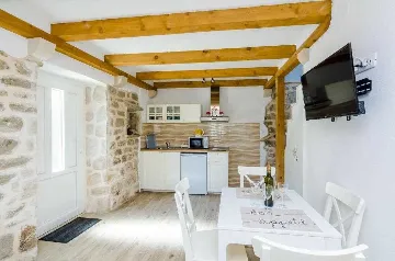 Apartment in Maranovići for Up to 4 Guests