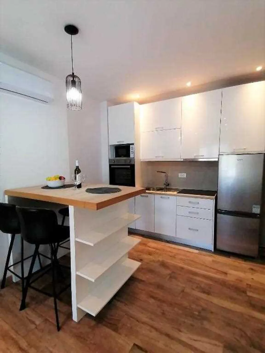 Apartment in Goveđari for 4 with Sea-View Balcony