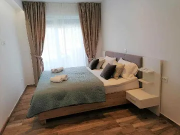 Apartment in Goveđari for 4 with Sea-View Balcony