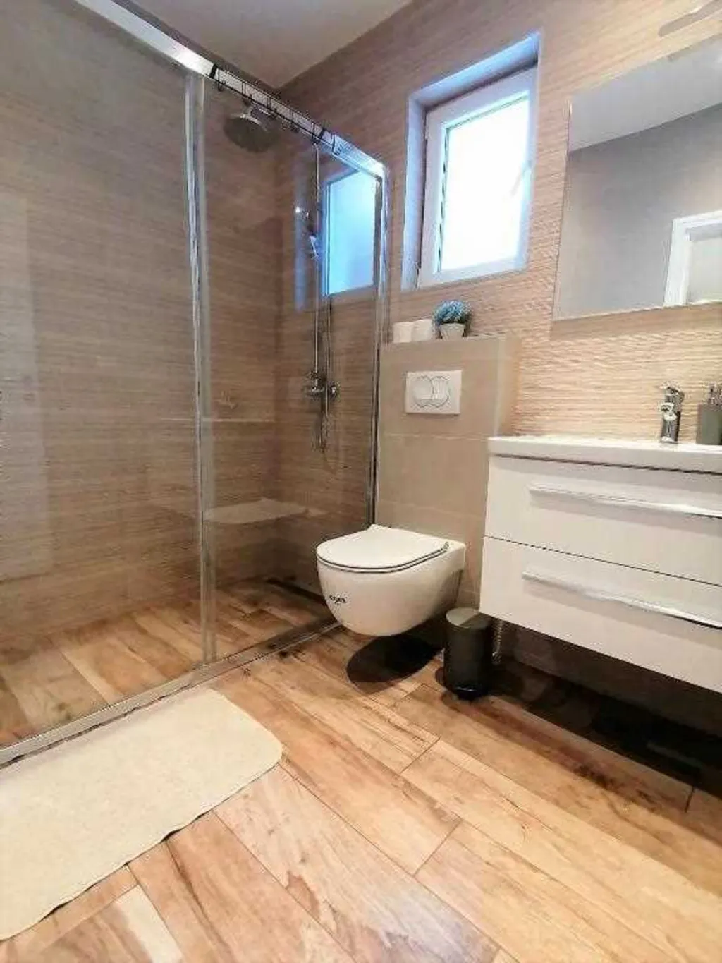 Apartment in Goveđari for 4 with Sea-View Balcony