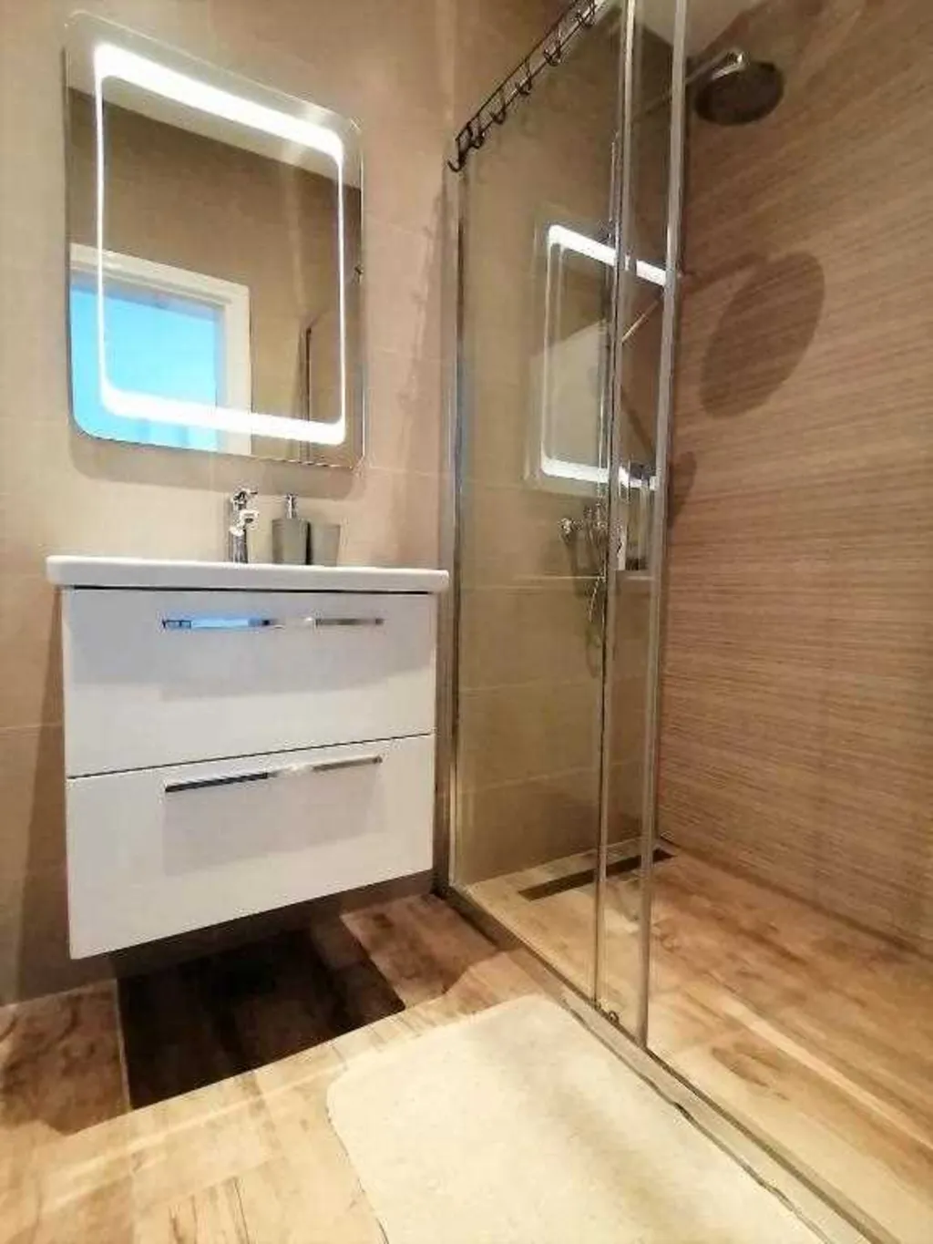 Apartment in Goveđari for 4 with Sea-View Balcony