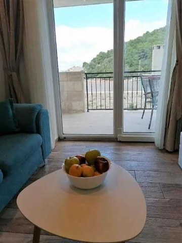 Apartment in Goveđari for 4 with Sea-View Balcony