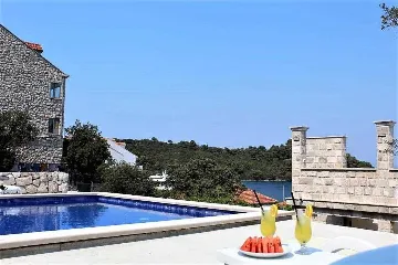 Apartment in Goveđari for 4 with Sea-View Balcony