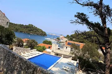 Apartment in Goveđari for 4 with Sea-View Balcony