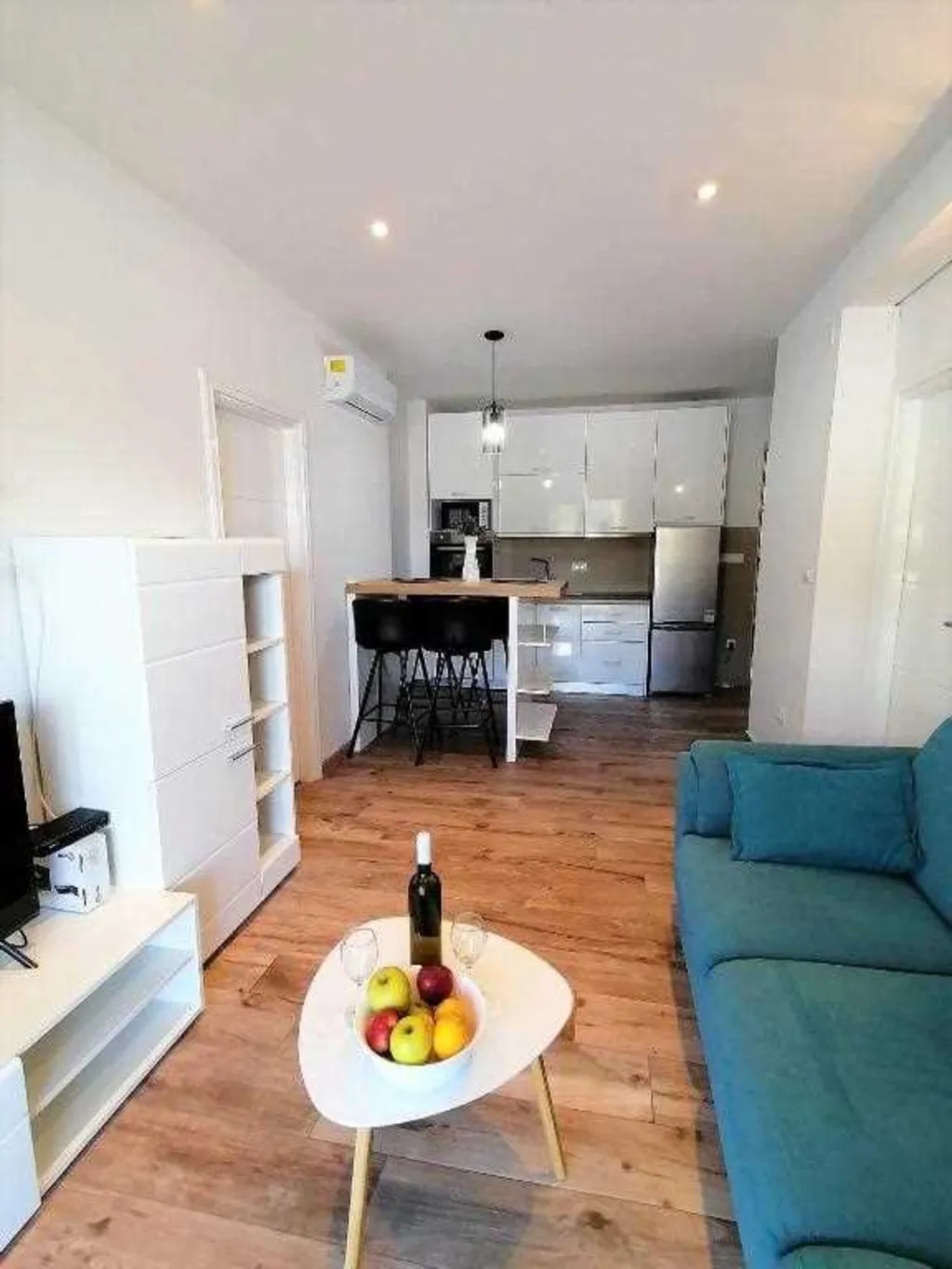 Apartment in Goveđari for 4 with Sea-View Balcony