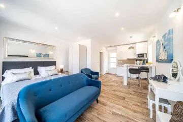 Poolside Apartment for 2 with Sea Views in Goveđari