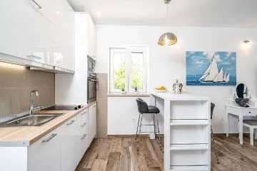 Poolside Apartment for 2 with Sea Views in Goveđari