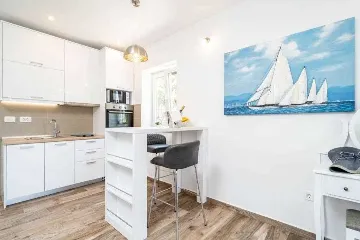 Poolside Apartment for 2 with Sea Views in Goveđari